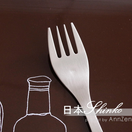 《日本Shinko》日本製 設計師 微笑酒窩系列- 主餐叉